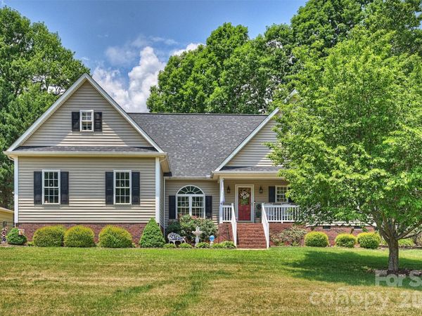 1302 Laurel Woods Drive, Gastonia, NC 28052