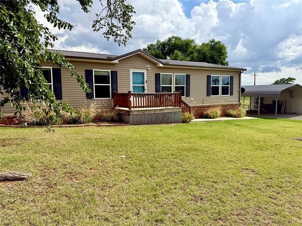 902 Banks Street, Hammon, OK 73650