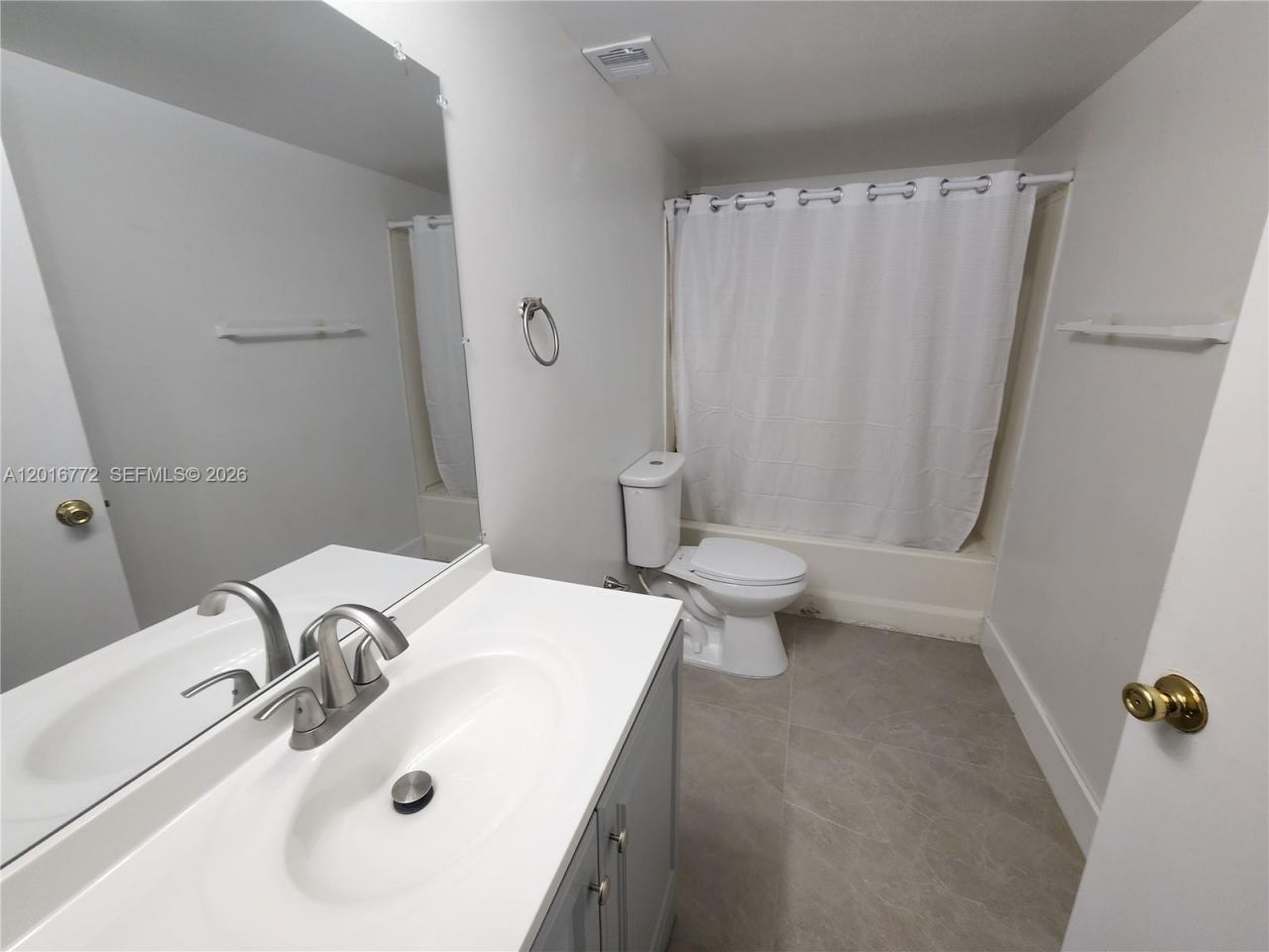 6065 NW 186th St , Unit 208, Hialeah, FL 33015 Photo