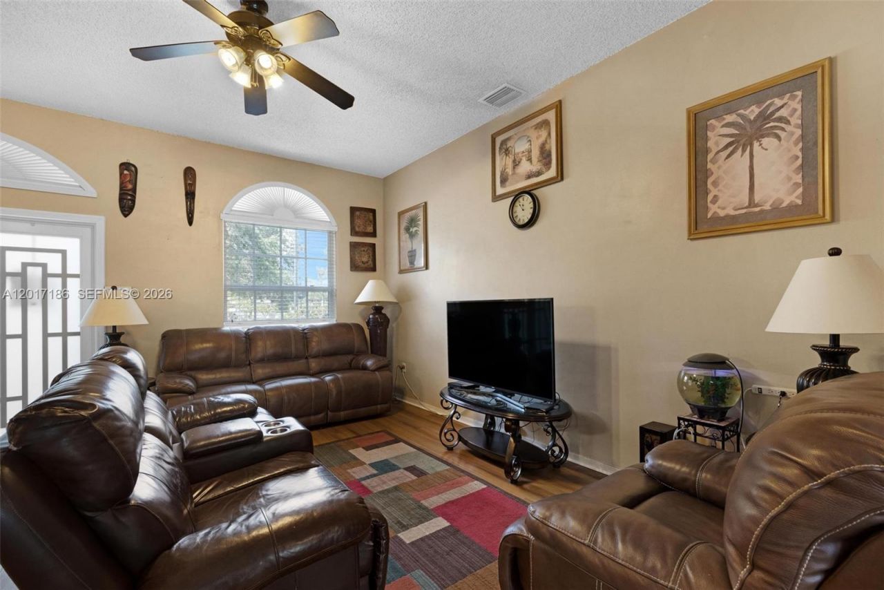 2915 SE 4th Pl , Homestead, FL 33033 Photo