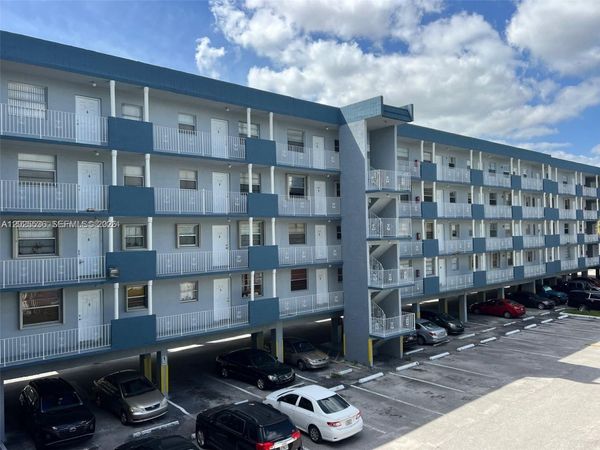 1655 W 44th Pl , Unit 211, Hialeah, FL 33012