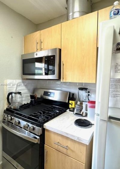 1655 W 44th Pl, Unit 211, Hialeah, FL 33012 Photo