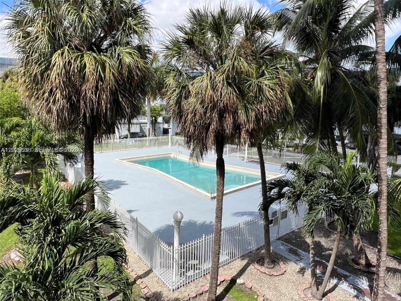 1655 W 44th Pl, Unit 211, Hialeah, FL 33012 Photo