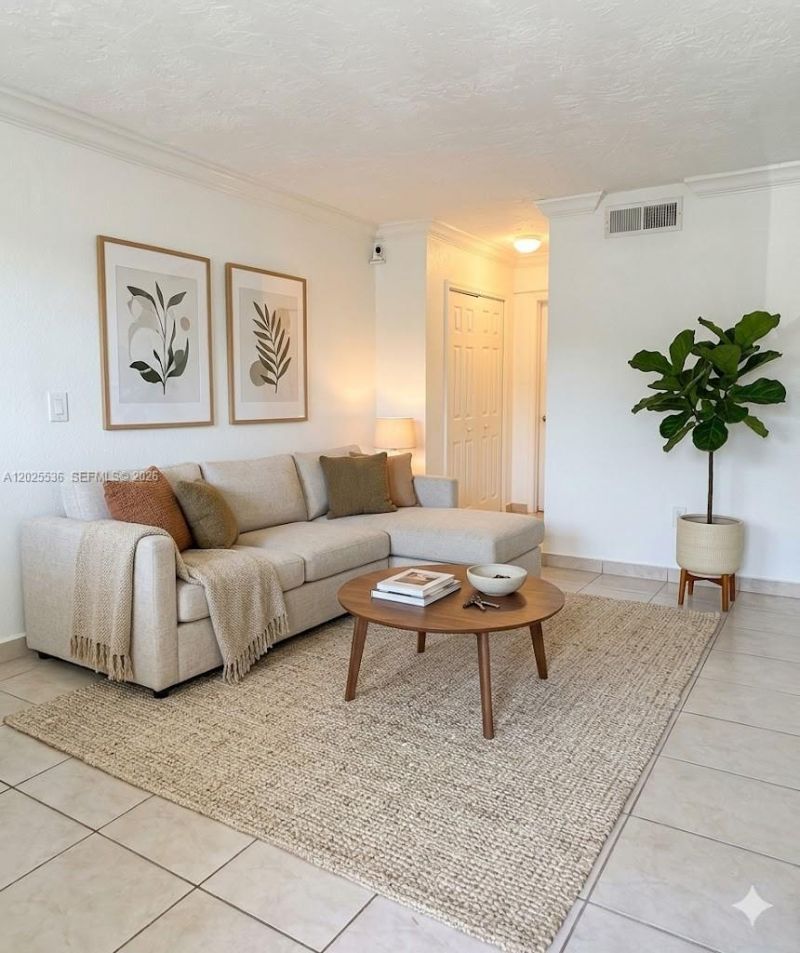 1655 W 44th Pl, Unit 211, Hialeah, FL 33012 Photo
