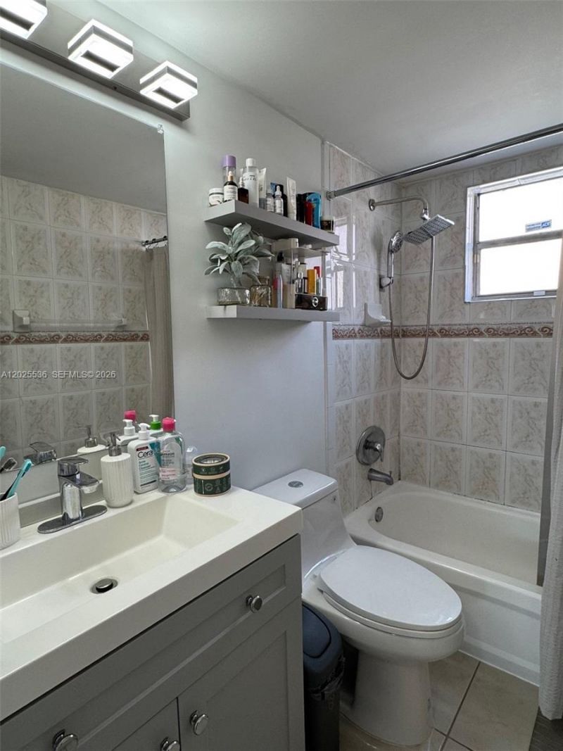 1655 W 44th Pl, Unit 211, Hialeah, FL 33012 Photo