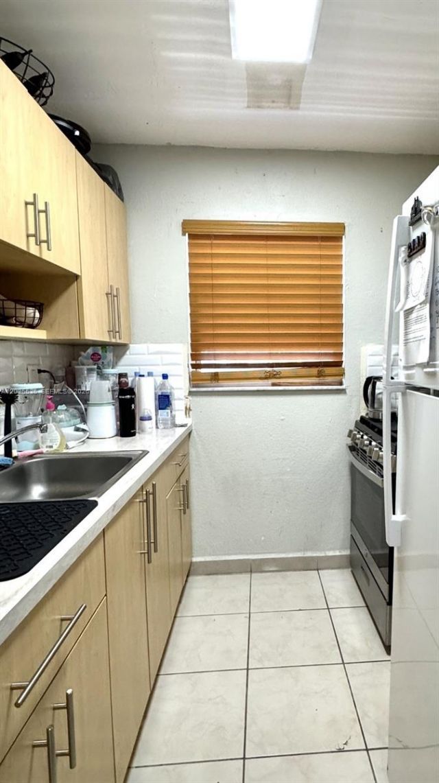 1655 W 44th Pl, Unit 211, Hialeah, FL 33012 Photo
