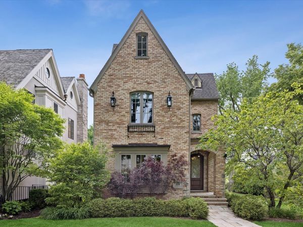 704 S Lincoln Street , Hinsdale, IL 60521