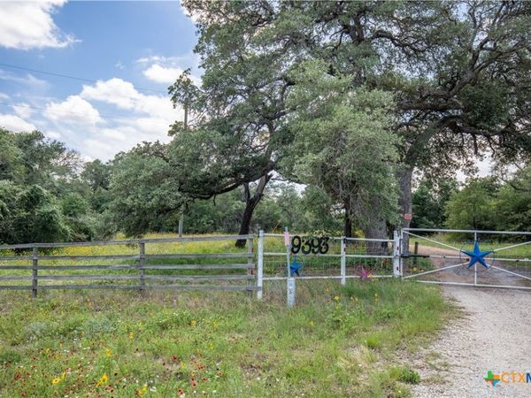 9393 US Highway 87, Westhoff, TX 77994