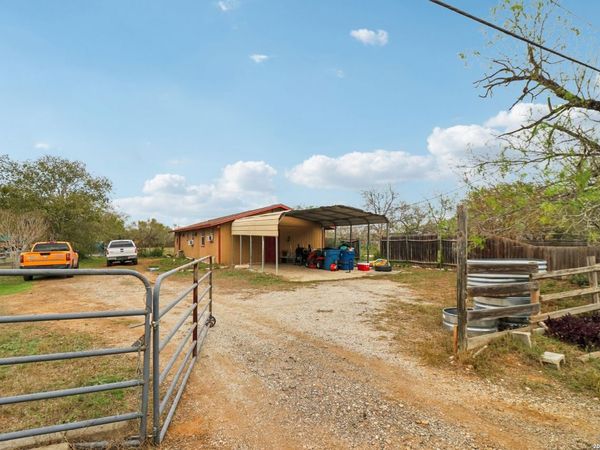 215 & 213 COUGHRAN RD, Pleasanton, TX 78064