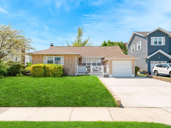 505 Lariat Lane, Bethpage, NY 11714