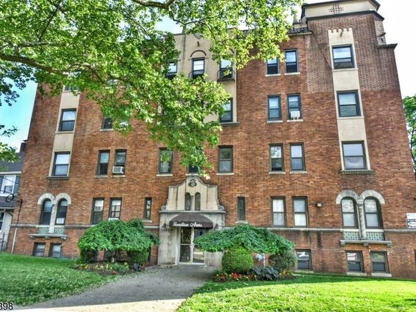 303 Hamilton Pl, Hackensack, NJ 07601