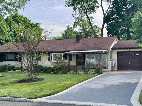 14 Berwick Way, Piscataway, NJ 08854