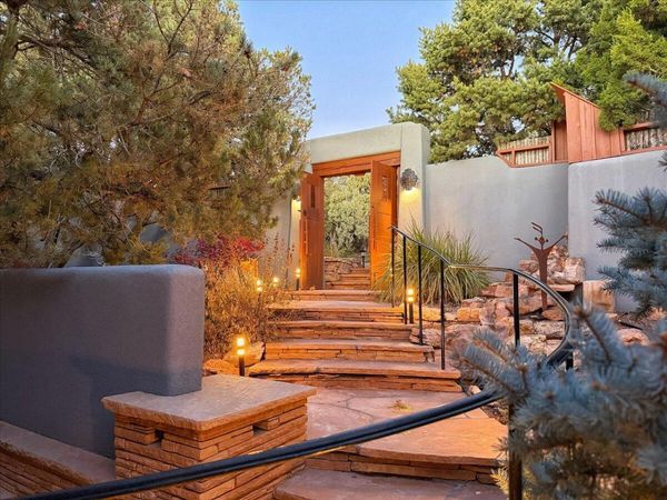2160 Paseo Iglesias NE, Santa Fe, NM 87501