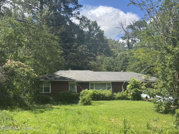 222 Pine Lawn Place, Jackson, MS 39204