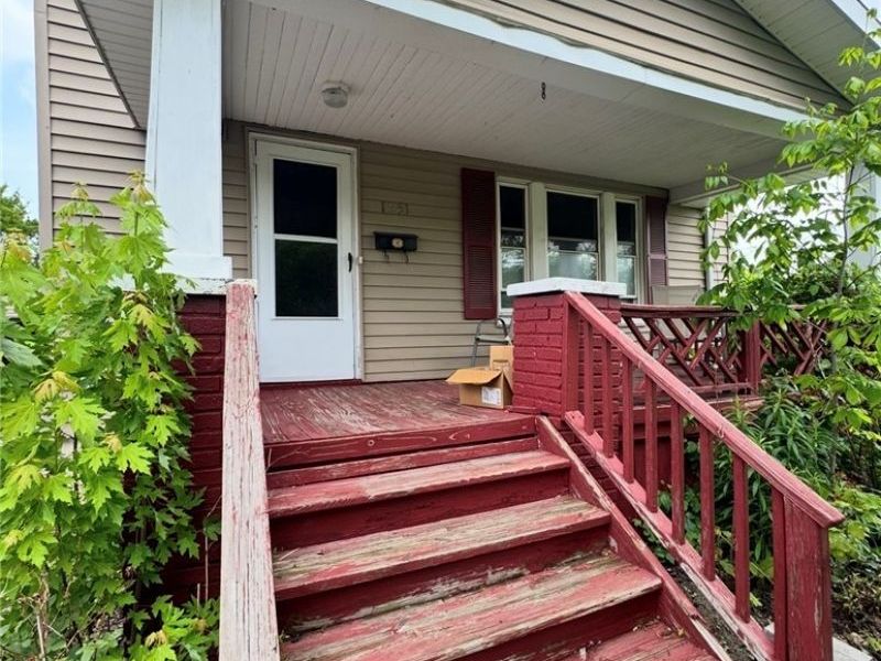 1651 E 33rd Street, South Lorain, OH 44055 Photo 2