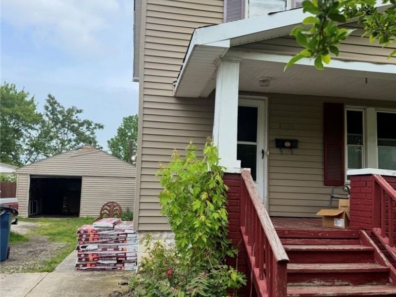 1651 E 33rd Street, South Lorain, OH 44055 Photo 4