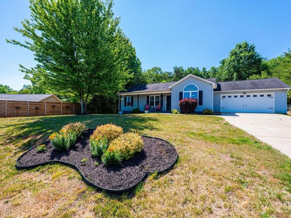 205 Winding Cedar Drive, Statesville, NC 28677