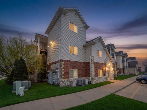 6255 Beechtree Drive, Unit 4202, West Des Moines, IA 50266