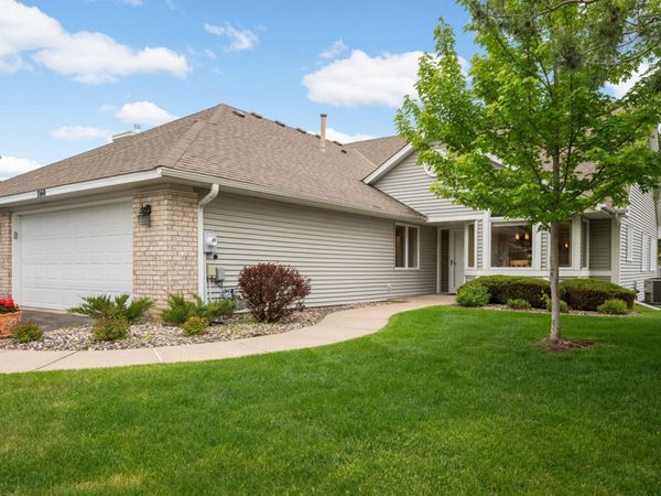 7160 Oak Pointe Curve, Bloomington, MN 55438
