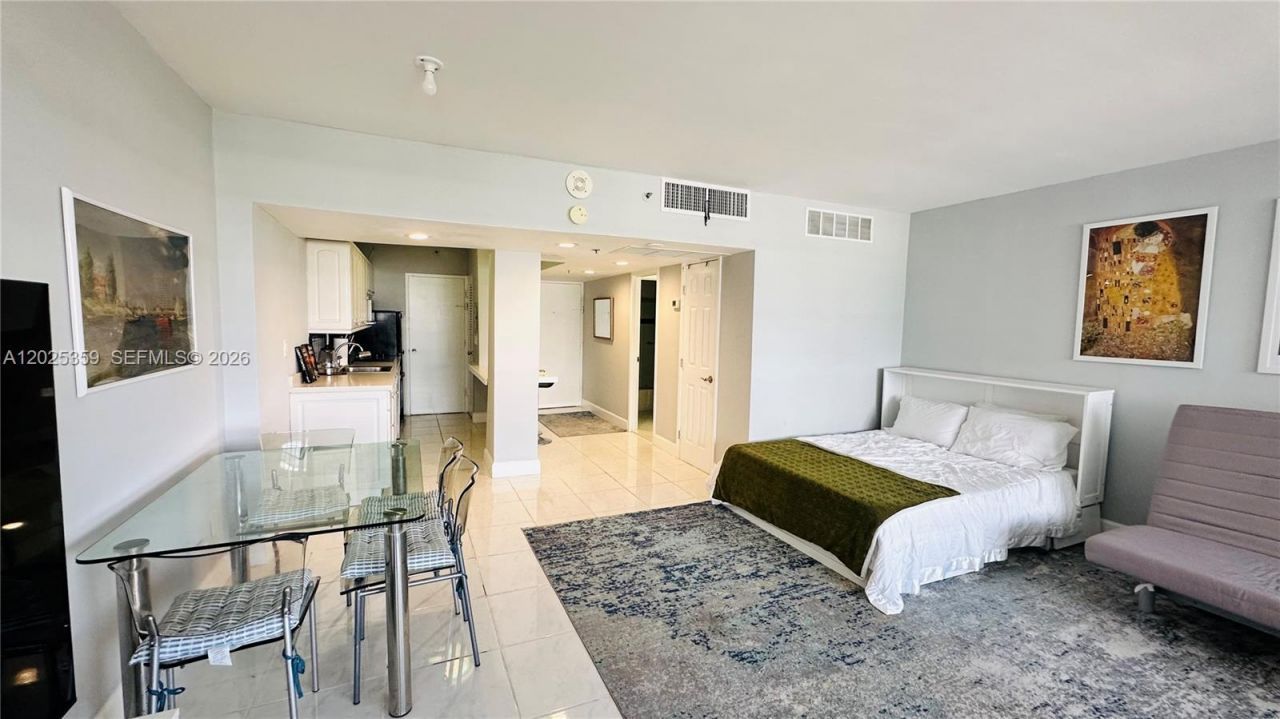 100 Lincoln Rd , Unit 720, Miami Beach, FL 33139 Photo