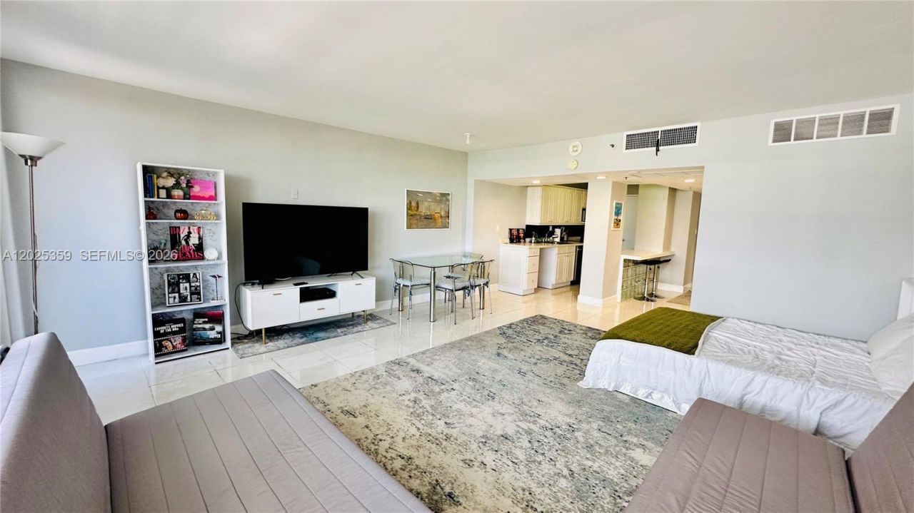 100 Lincoln Rd , Unit 720, Miami Beach, FL 33139 Photo
