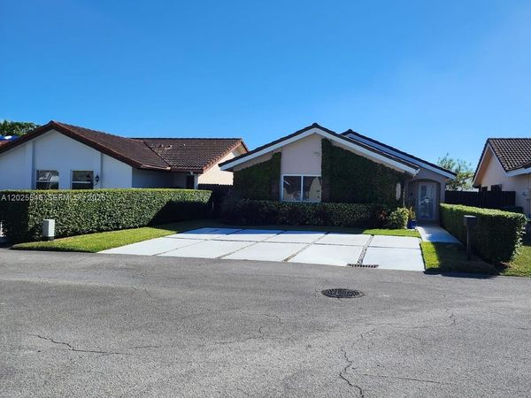 11312 SW 25th , Miami, FL 33165
