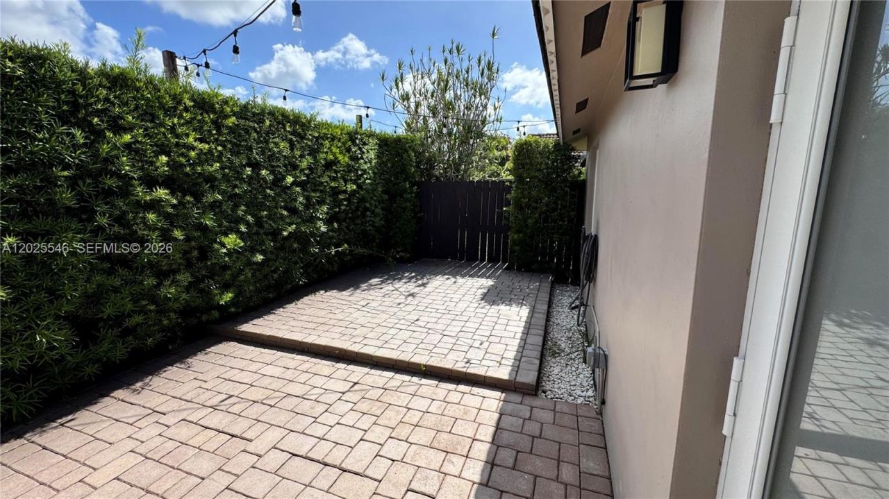 11312 SW 25th , Miami, FL 33165 Photo