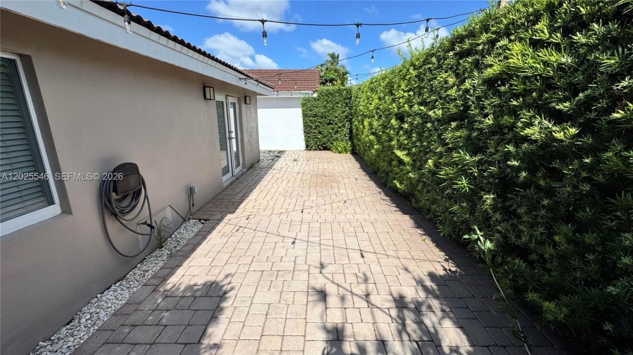 11312 SW 25th , Miami, FL 33165 Photo