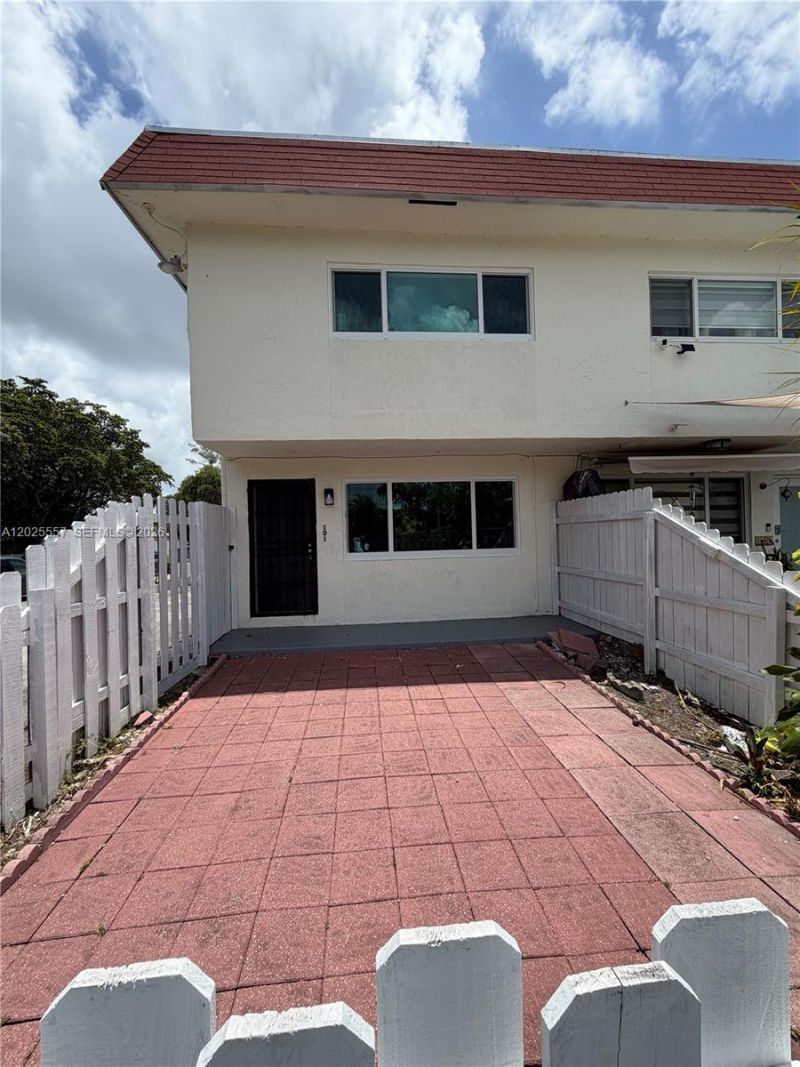 1450 NE 151st St , Unit 101, Miami, FL 33162 Photo