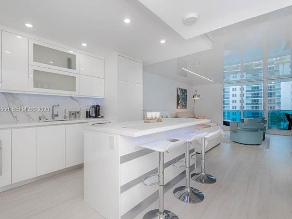 2301 Collins Ave , Unit 811, Miami Beach, FL 33139