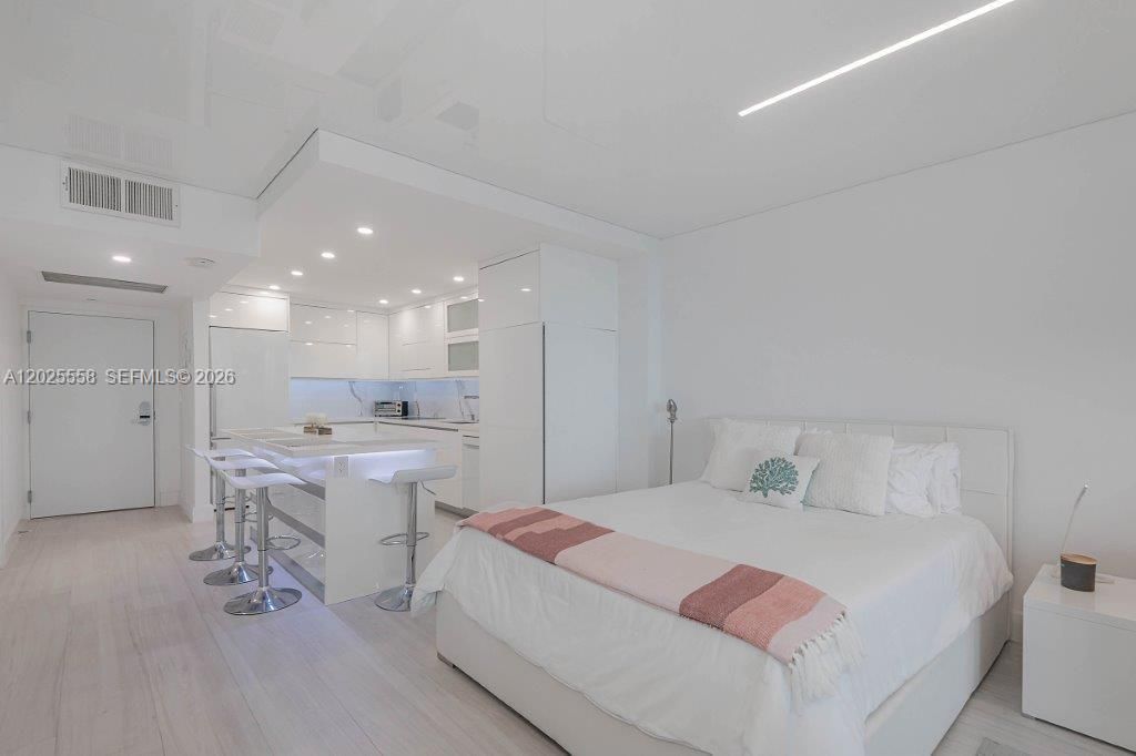 2301 Collins Ave , Unit 811, Miami Beach, FL 33139 Photo