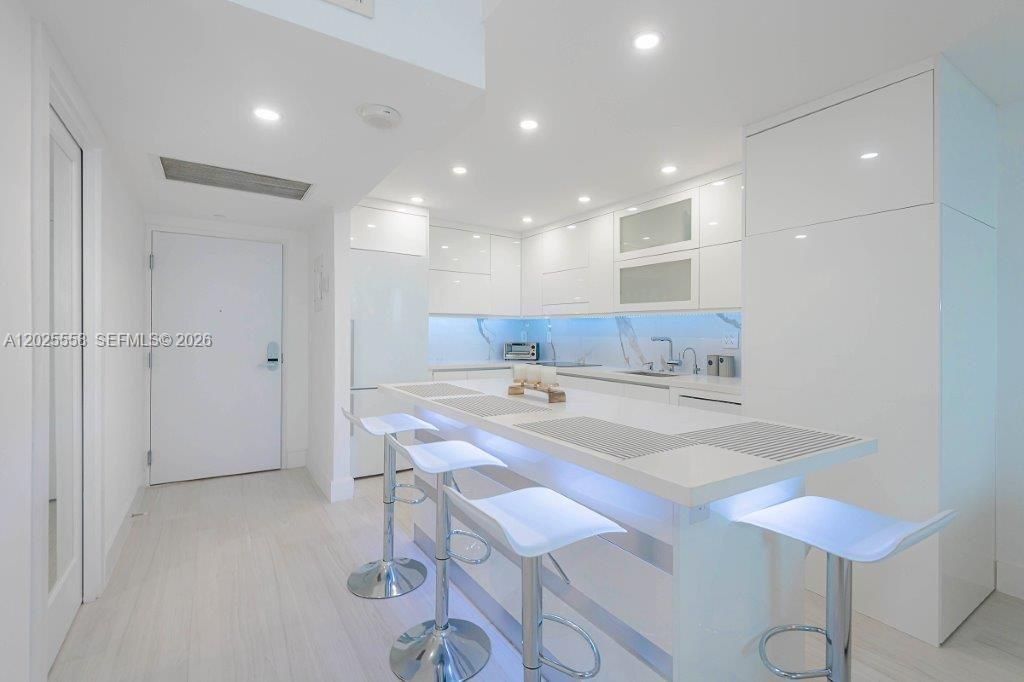 2301 Collins Ave , Unit 811, Miami Beach, FL 33139 Photo