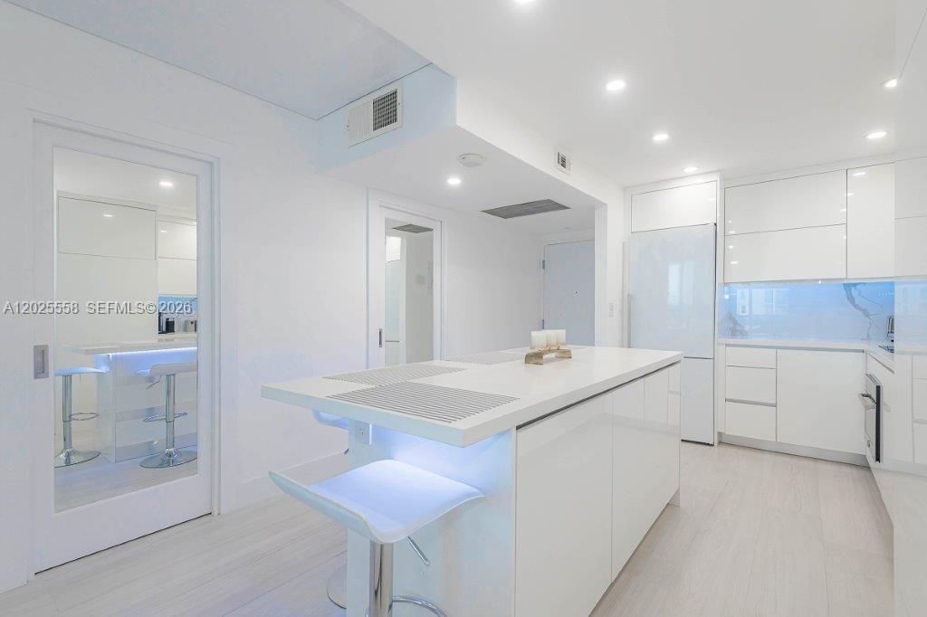 2301 Collins Ave , Unit 811, Miami Beach, FL 33139 Photo