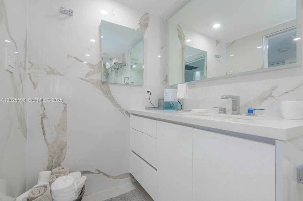 2301 Collins Ave , Unit 811, Miami Beach, FL 33139 Photo