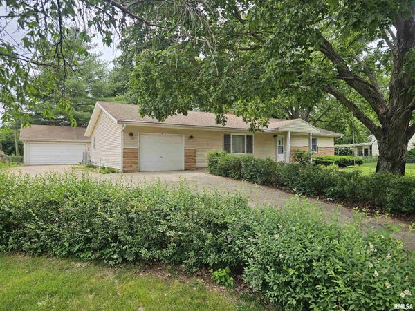 5306 E CAMBRON Avenue, Chillicothe, IL 61523