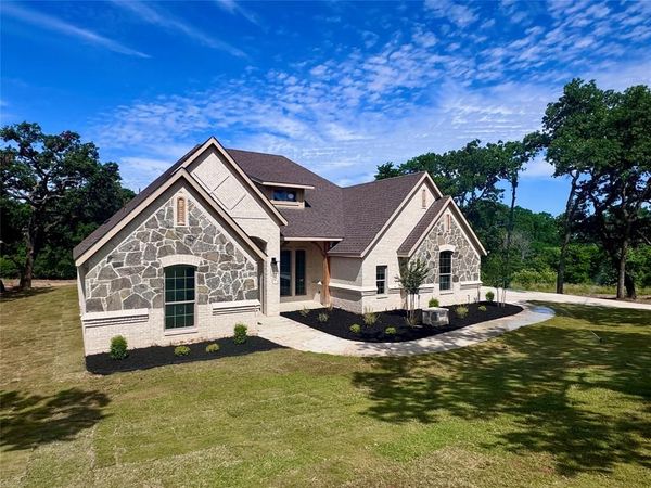 5025 Glenoaks Court , Weatherford, TX 76088