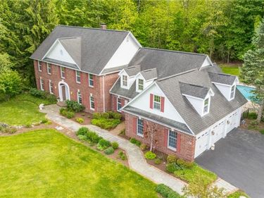 10 Ponds Edge Way, Pittsford, NY 14534