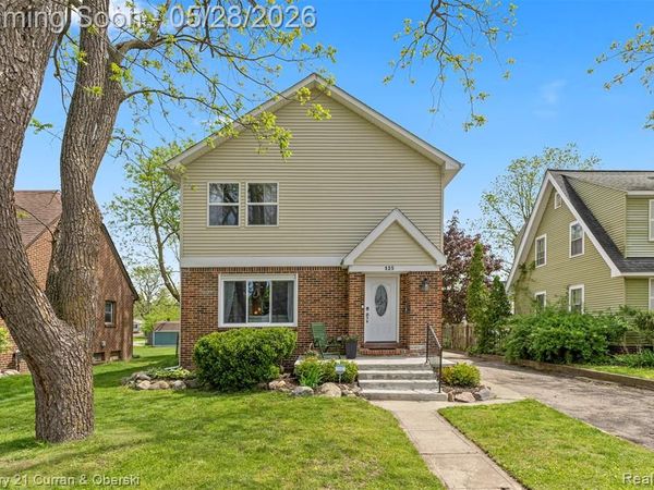 135 Draper Avenue, Waterford Twp, MI 48328