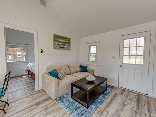 18 Shinnecock Road , Unit 3, Hampton Bays, NY 11946