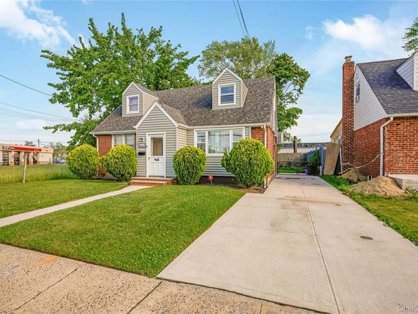 876 Oliver Avenue , Westbury, NY 11590