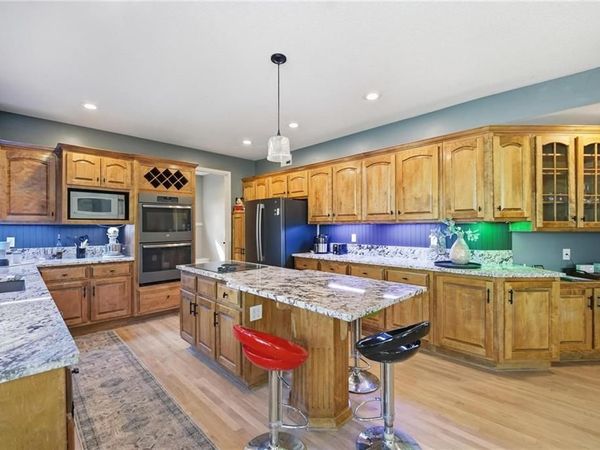 16901 W 84th Street, Lenexa, KS 66219