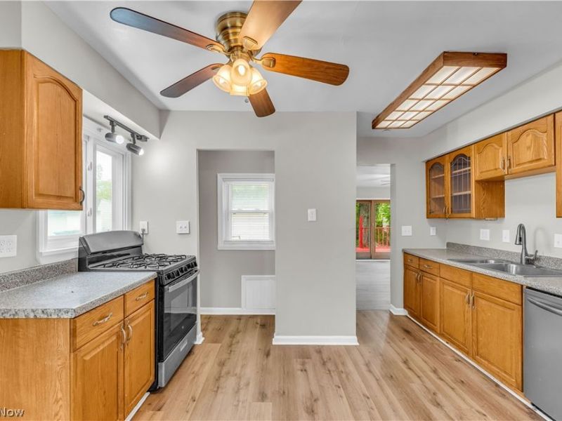 18517 Homeway Road, Cleveland, OH 44135 Photo 10