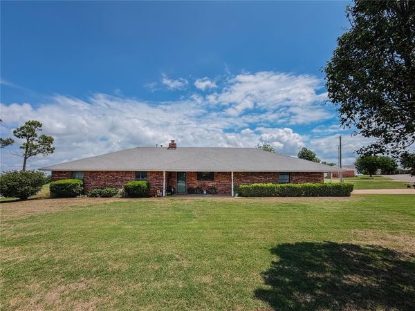 1003 N Oak, Hinton, OK 73047