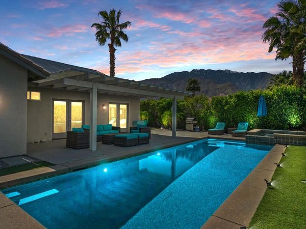 1502 Amelia Way, Palm Springs, CA 92262