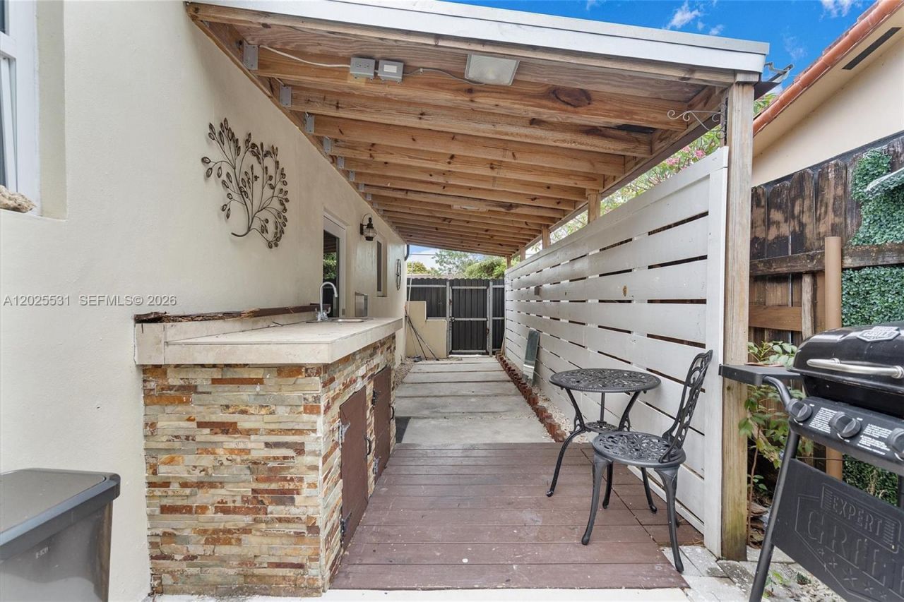 3951 SW 2nd Ter , Unit 3951, Miami, FL 33134 Photo