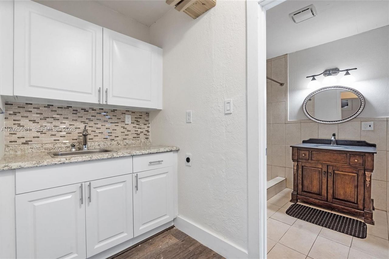 3951 SW 2nd Ter , Unit 3951, Miami, FL 33134 Photo