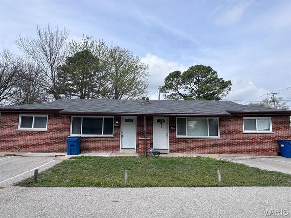 8634 Burton Avenue , St Louis, MO 63114