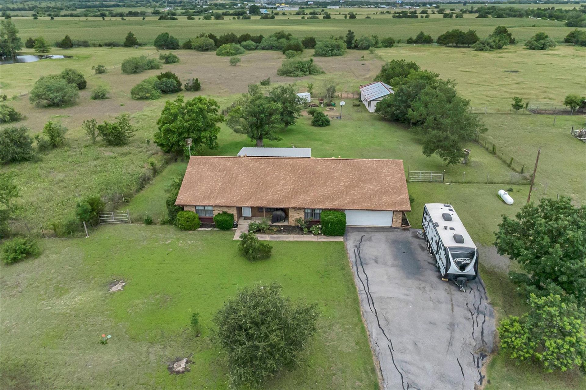 12800 Quarterhorse Dr, Elgin, TX 78621 Main Photo