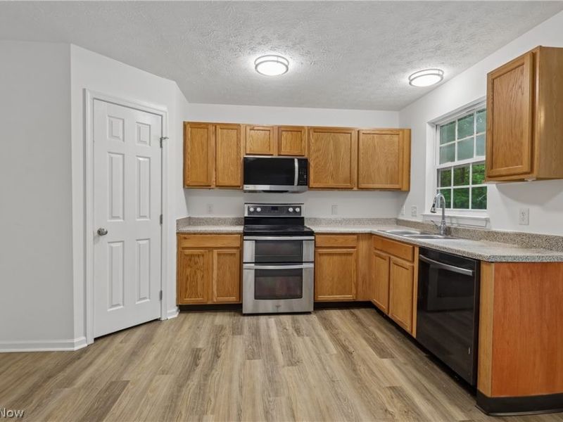 3315 Hidden Brook Drive, Ravenna, OH 44266 Photo 2