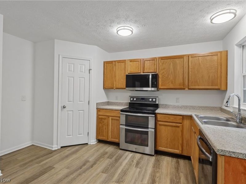 3315 Hidden Brook Drive, Ravenna, OH 44266 Photo 9